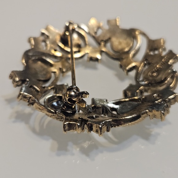 Vintage Monet Brooch Pin Round Wave Open Swirl Faux Pearl Rhinestone Gold Tone - Picture 9 of 14